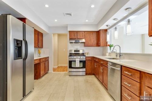 28 Iris Cir, Ridgewood NJ  07452-3428 exterior
