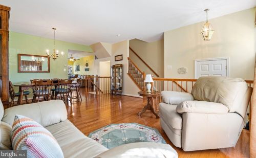 14238 Hunters Run Way, Gainesville VA  20155-4408 exterior