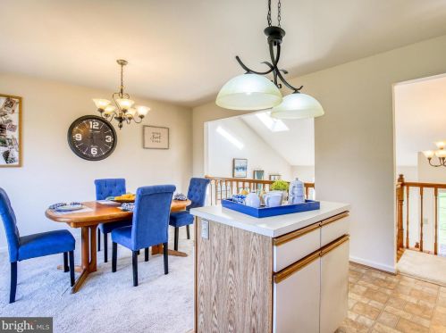 27 Cloverdale Pl, Charles Town WV  25414-4033 exterior