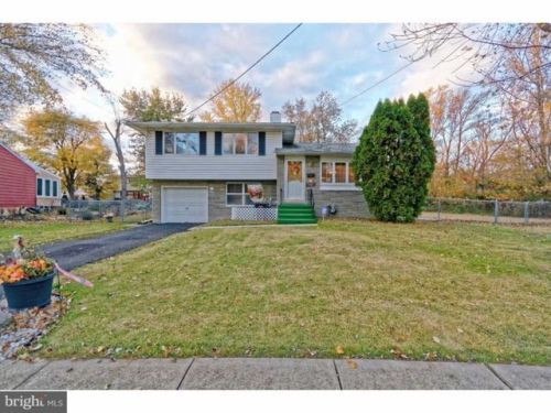 10 Hearne Dr, Barrington, NJ 08007-1434