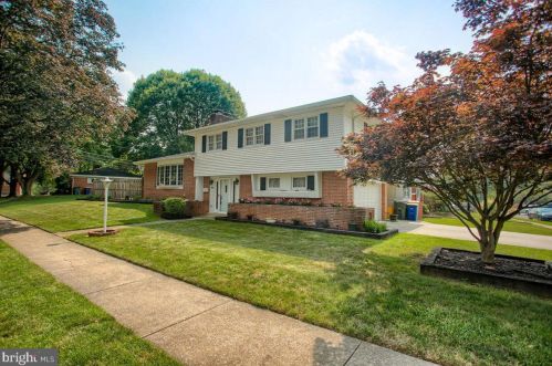 18 Colgate Dr, Camp Hill, PA 17011-7621
