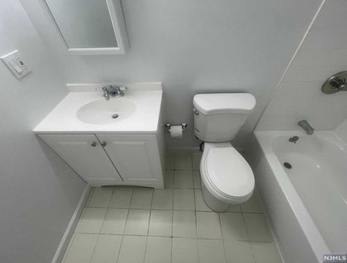 512 6th St, Union City NJ  07087-2806 exterior