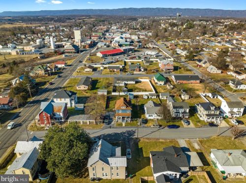 141 Funk St, Strasburg VA  22657-2403 exterior