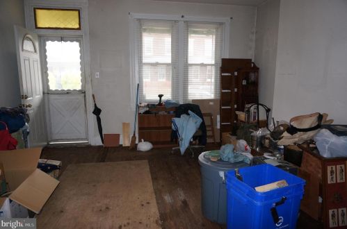 6630 Hegerman St, Philadelphia, PA 19135-2805