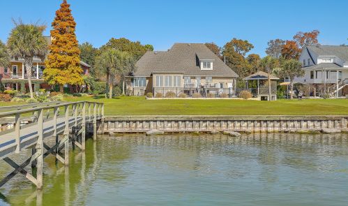 123 Porcher Dr, Bonneau, SC 29431-8694