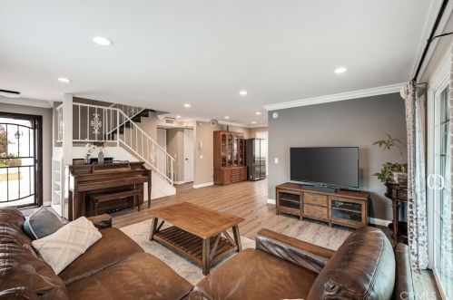 1153 Gian Dr, Torrance, CA 90502-2367
