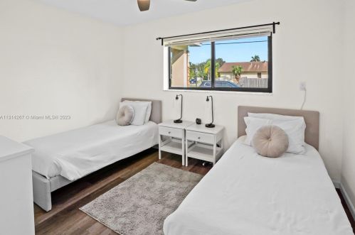 48 7 St, Dania Beach FL  33004-2306 exterior