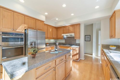 600 Landmark Ln, Redwood City CA  94065-2888 exterior