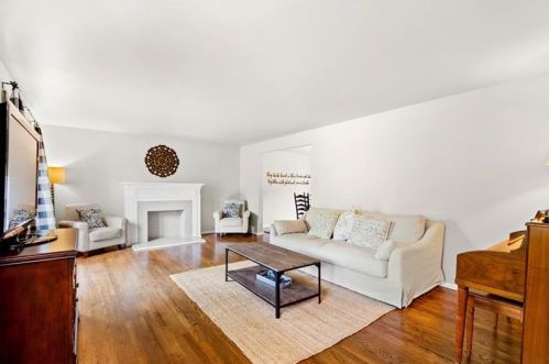 1717 Pinetree Dr, Pittsburgh, PA 15241-2928