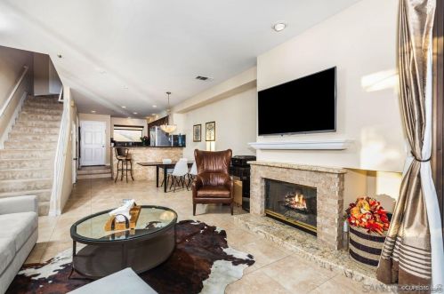 3802 Crown Pt Dr, San Diego CA 92109-6711 exterior