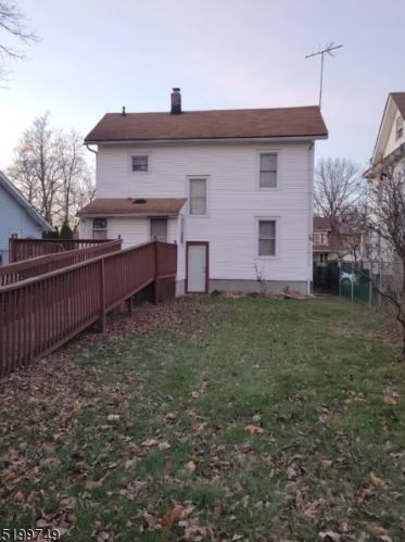 1039 6th St, Plainfield, NJ 07063-1432