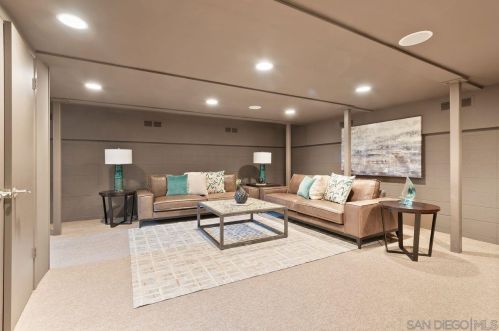 3328 Crown Pt Dr, San Diego CA 92109-6711 exterior