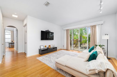 2072 Chagall Cir, West Palm Beach, FL 33409-7524