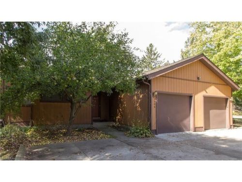 2396 Call Rd, Cuyahoga Falls, OH 44224-1513