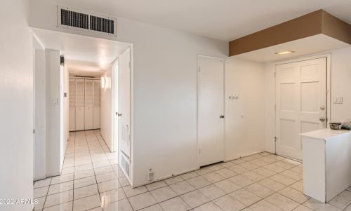 8002 Earll Dr, Scottsdale, AZ 85251-6613