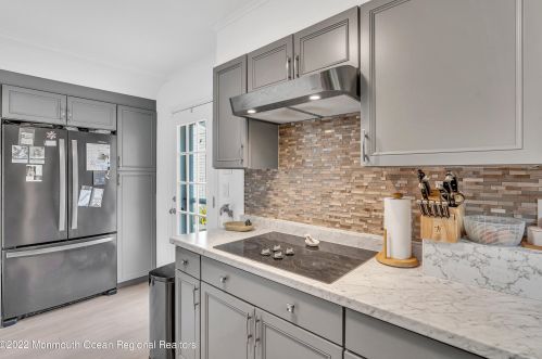 433 Lk Shr Dr, Bricktown NJ 08723-5079 exterior