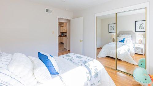 1069 Homestead Rd, Sunnyvale CA  94087-5156 exterior