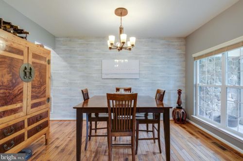 167 Alpine Dr, Leesburg VA 20175-6172 exterior