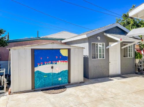 6438 Camellia Ave, North Hollywood CA  91606-2611 exterior