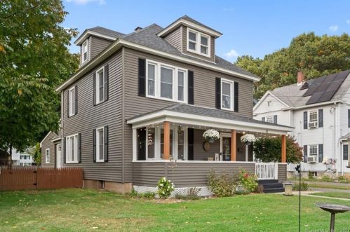 61 Washington St, Manchester, CT 06042-3516