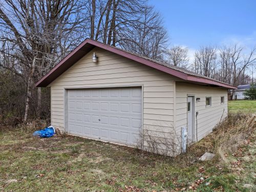 9106 Wescott Rd, Kewaskum WI  53040-9716 exterior