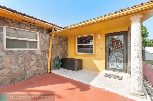 571 15th St, Hialeah, FL 33010-3227