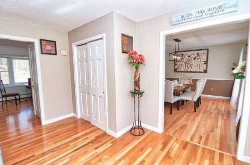 19 Tania Dr, Manchester CT  06040-6824 exterior
