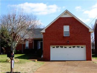 111 Edgeview Dr, Hendersonville, TN 37075-6410