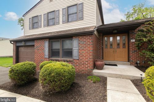 51 Rotterdam Rd, Southampton, PA 18966-2318