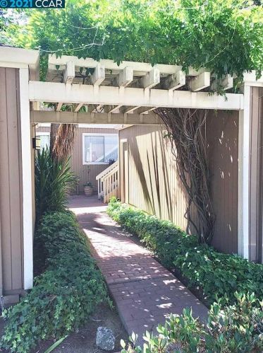 348 Blanchard Ln, Benicia, CA 94510-2745