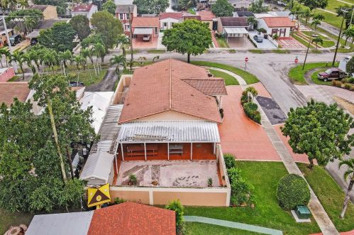 7215 15th Ave, Hialeah FL  33014-3805 exterior