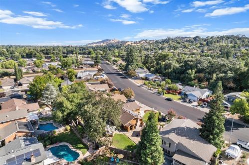 221 Alamo Dr, Vacaville CA  95688-2423 exterior