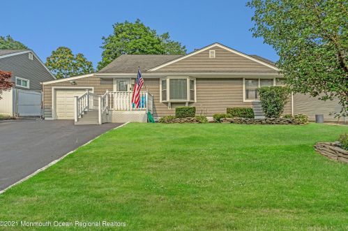 243 Crestview Dr, Middletown NJ  07748-3604 exterior