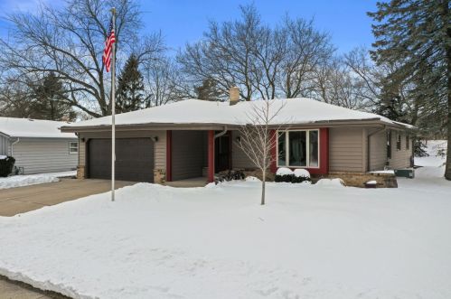 1233 River Park Cir, Mukwonago, WI 53149-1093