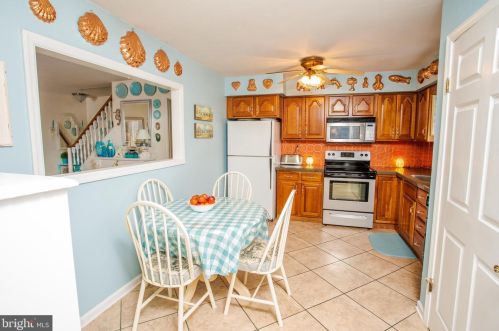 2066 Harbour Dr, Palmyra NJ 08065-1111 exterior