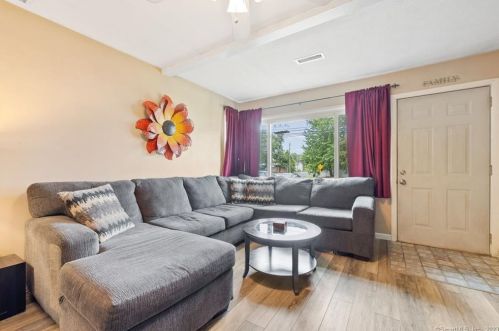 17 King St, Wallingford, CT 06492-2907