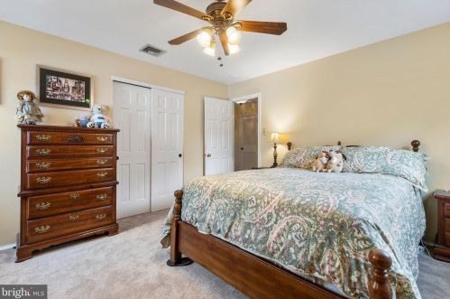 17 Windmill Dr, Southampton PA  18966-2328 exterior