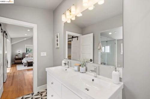 1077 57th St, Oakland CA  94608-2744 exterior