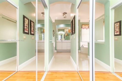 19270 29 Ct, Hollywood FL 33029-2474 exterior