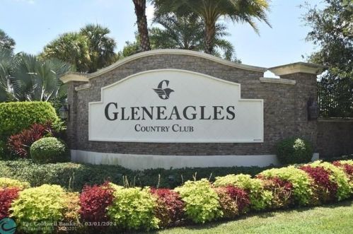 7455 Glendevon Ln, Delray Beach FL  33446-2802 exterior