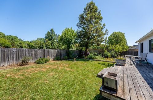 660 Hawthorne Ln, Willits CA  95490-3321 exterior