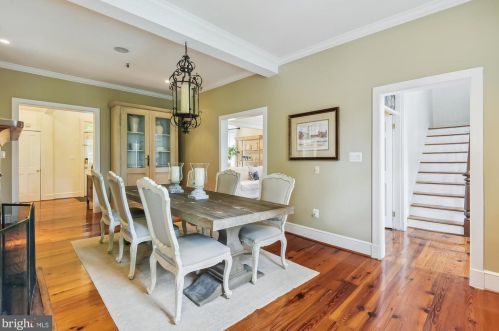 19 Cornwall St, Leesburg VA 20176-2701 exterior