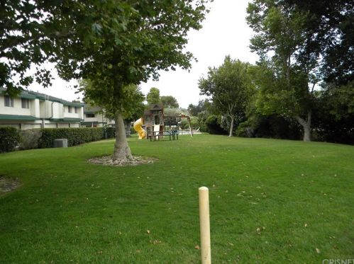 23526 Newhall Ave, Santa Clarita CA  91321-3160 exterior