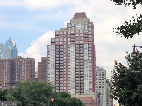 440 Broad St, Philadelphia PA  19146-4900 exterior