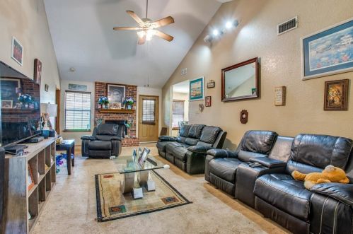 9009 Wessex Ct, Fort Worth, TX 76134-5502