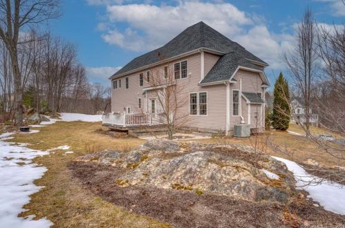 14 Farm Ridge Rd, Unionville CT  06013-2018 exterior