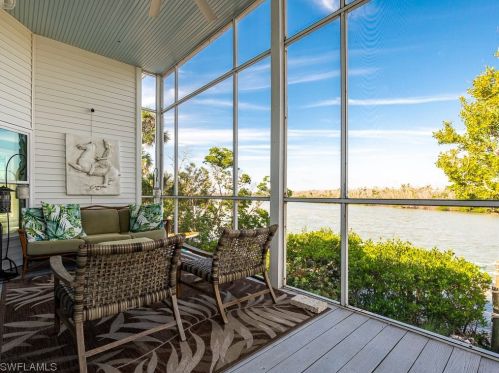 5690 Pne Tree Dr, Sanibel FL 33957-2304 exterior