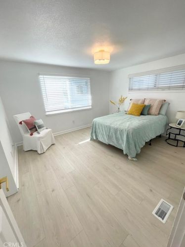 320 Rossmore Dr, Oxnard CA  93035-4465 exterior