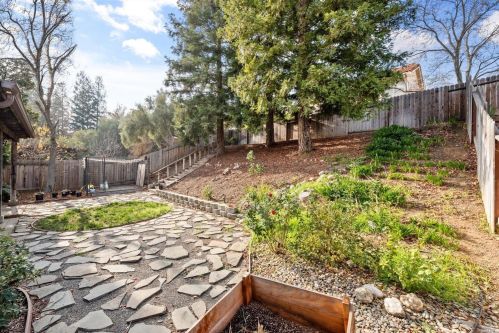 208 Bald Eagle Dr, Vacaville CA  95688-1054 exterior
