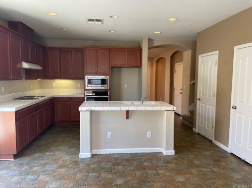 6736 Bruins Ct, Winton CA  95388-9671 exterior